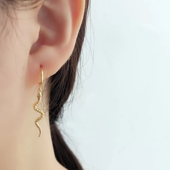 🐍 Insta 18K gold plated snake earrings - Picture 6 of 9